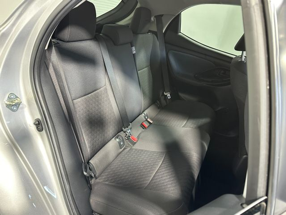 2021 Toyota Yaris - image 11