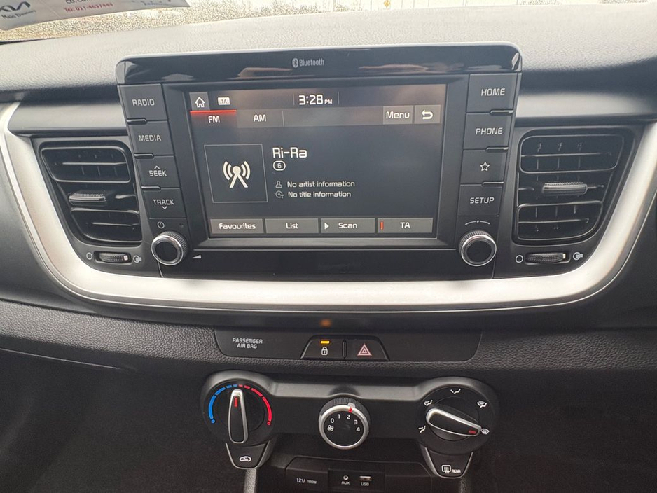 2020 Kia Stonic - image 8