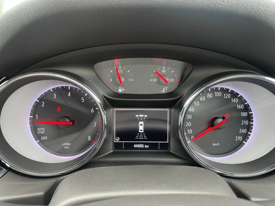 2020 Opel Insignia - image 12