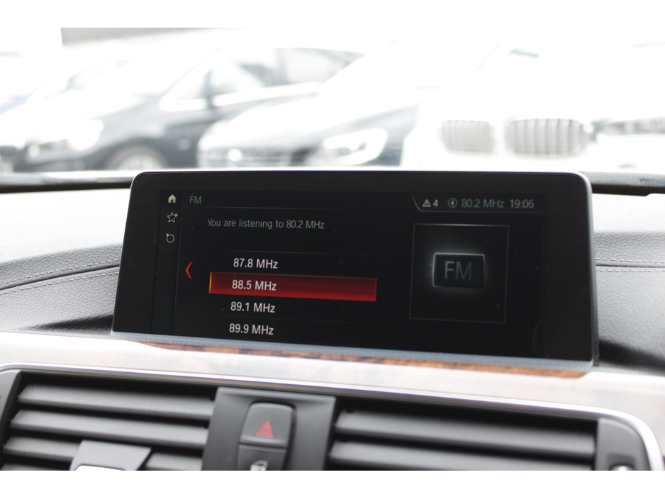 2019 BMW 3 Series - image 13