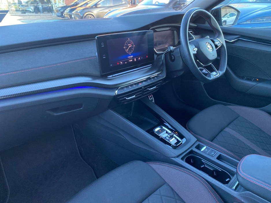 2023 Skoda Octavia - image 12