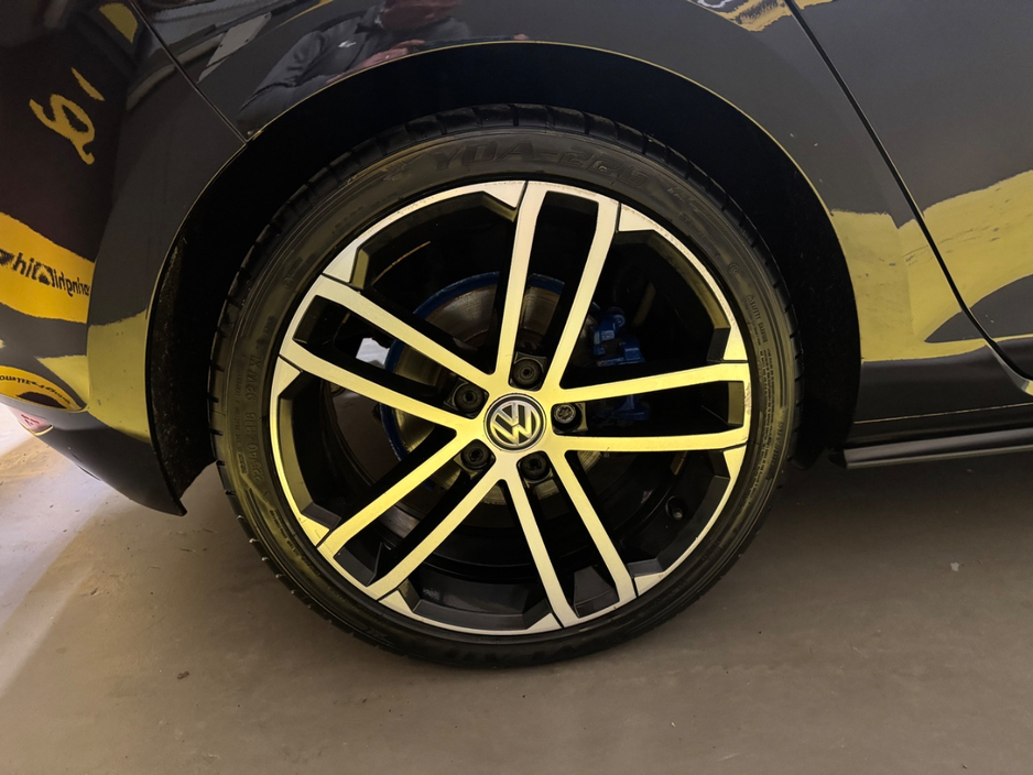 2016 Volkswagen Golf - image 30