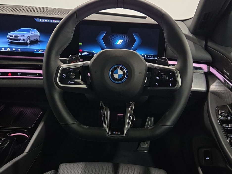 2025 BMW 5 Series - image 5