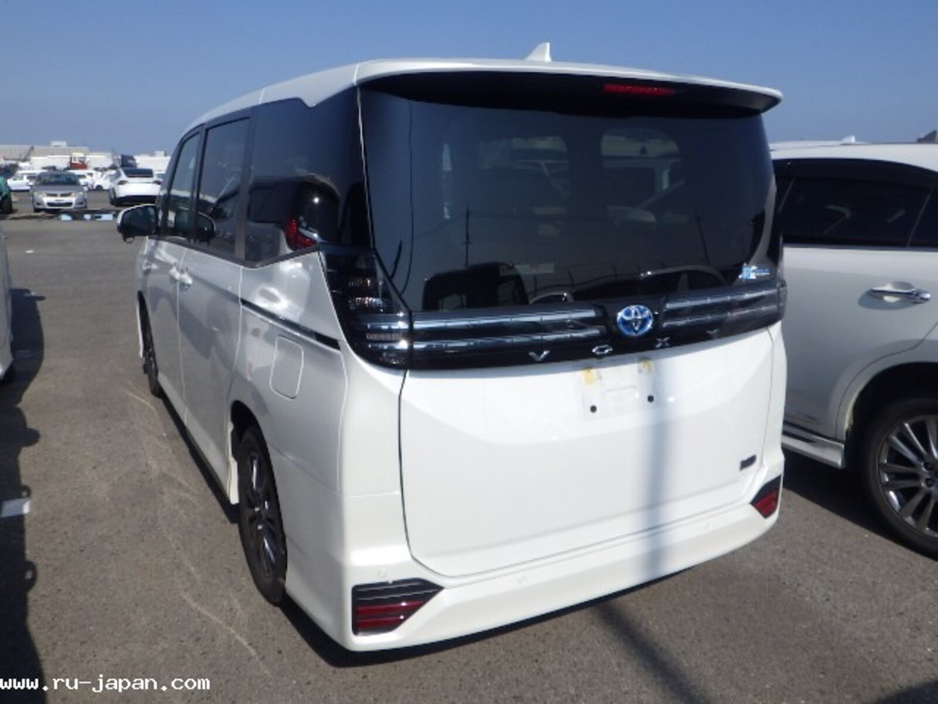 2023 Toyota Voxy  €44,599