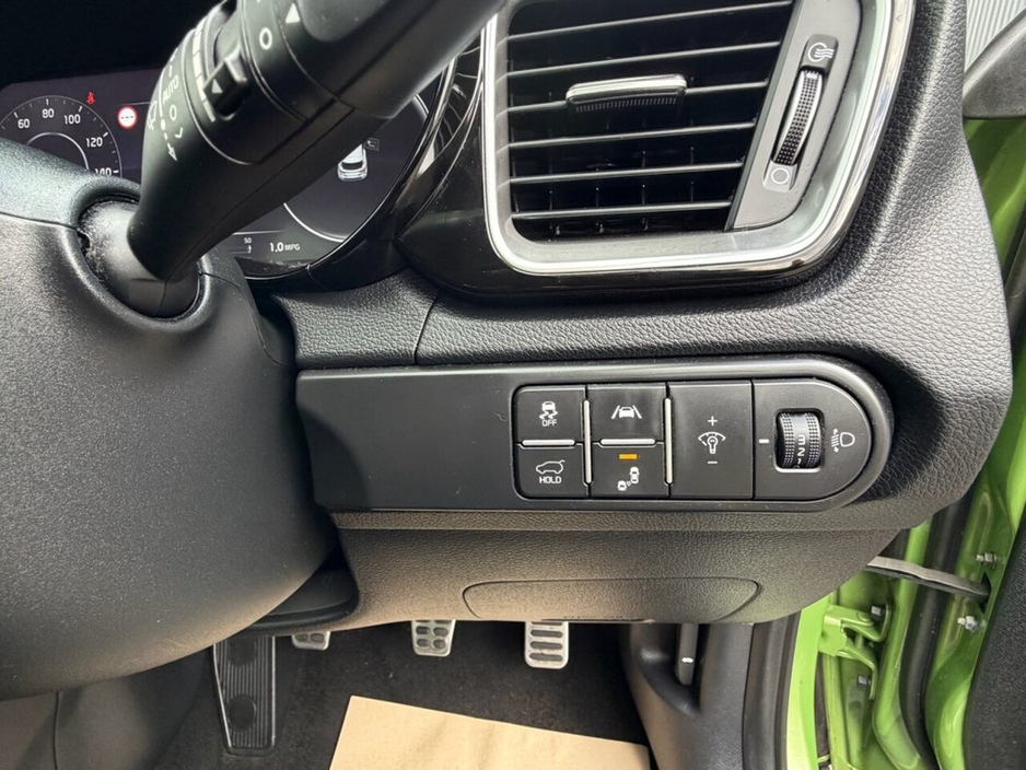 2023 Kia XCeed - image 23