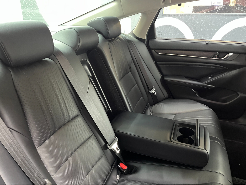 2020 BMW 5 Series - image 18