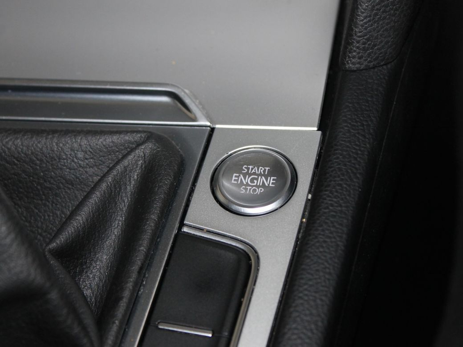 2019 Volkswagen Passat - image 21