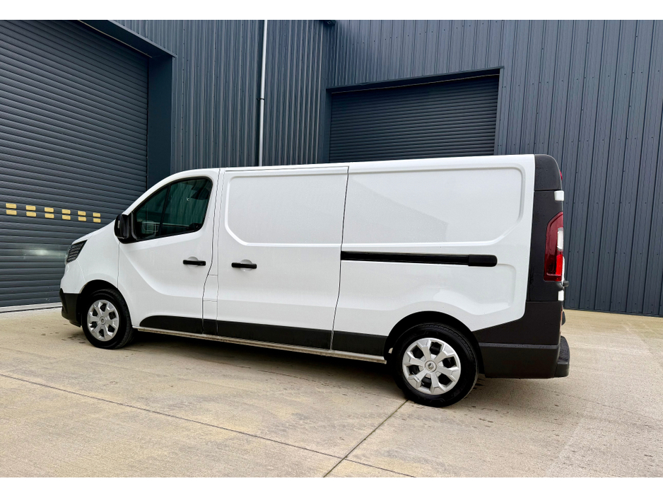 2024 Renault Trafic - image 8