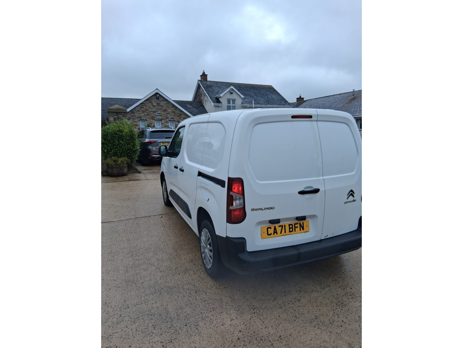 2021 Citroen Berlingo - image 10
