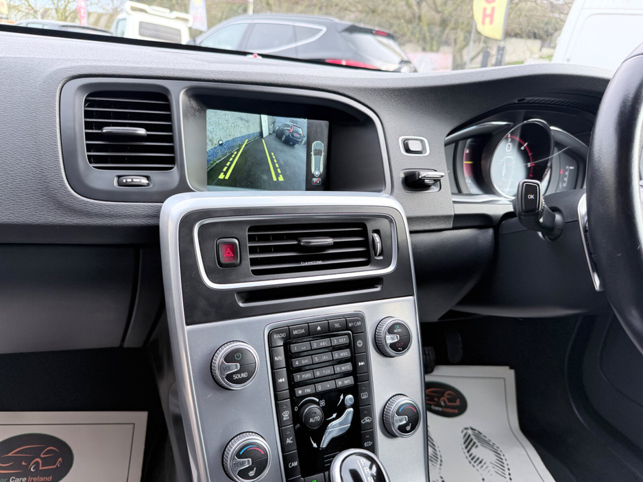 2016 Volvo V60 - image 16