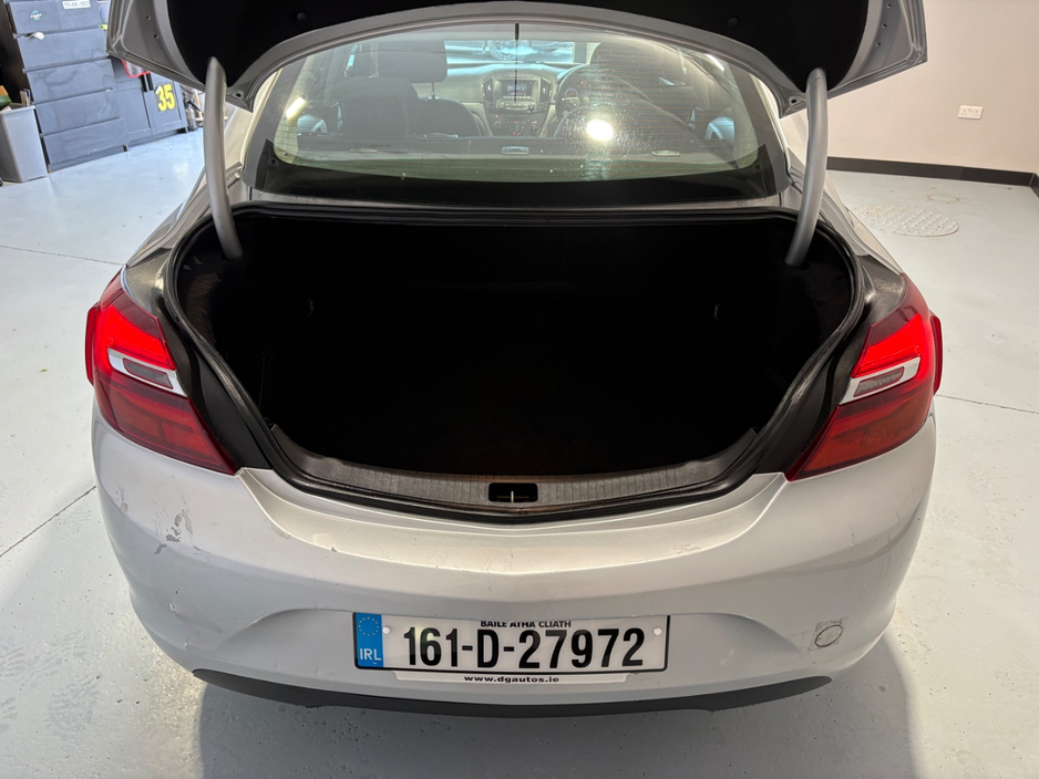 2016 Opel Insignia - image 4