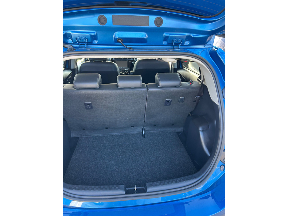 2018 Toyota Aqua - image 11