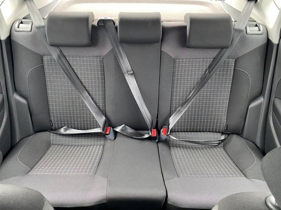 2017 Volkswagen Polo - image 12