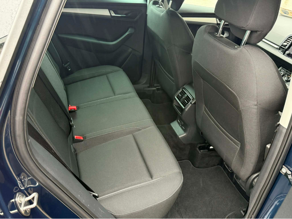 2023 Skoda Karoq - image 10