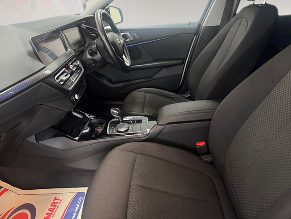 2020 BMW 1 Series - image 17