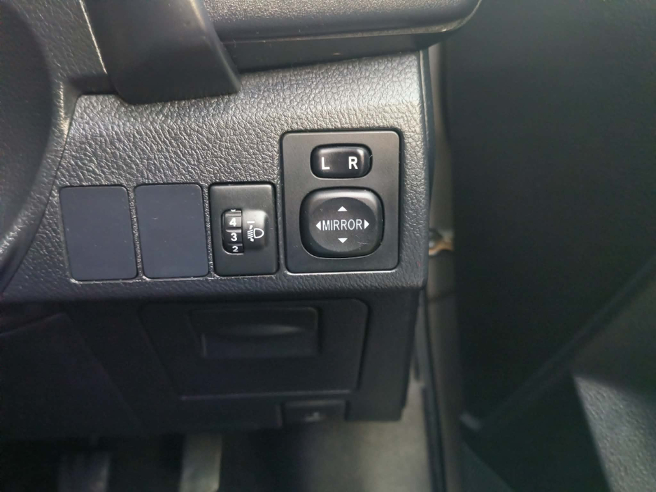 2016 Toyota Auris - image 15