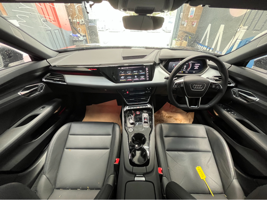 2023 Audi e-tron GT quattro - image 20