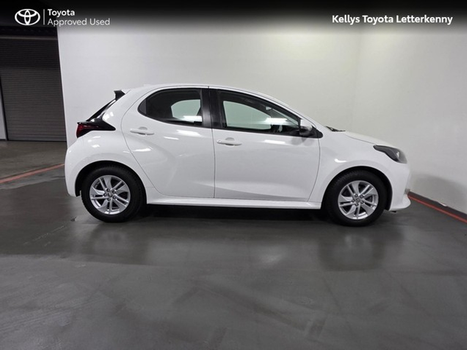2022 Toyota Yaris YARIS HYBRID LUNA #65 €20,995