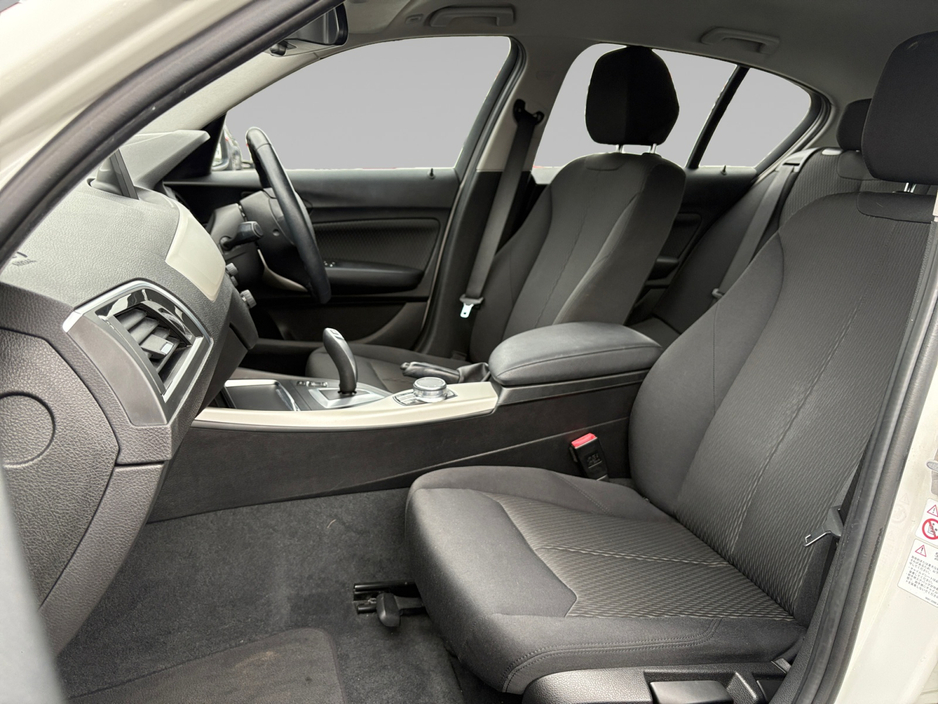2017 BMW 1 Series - image 9