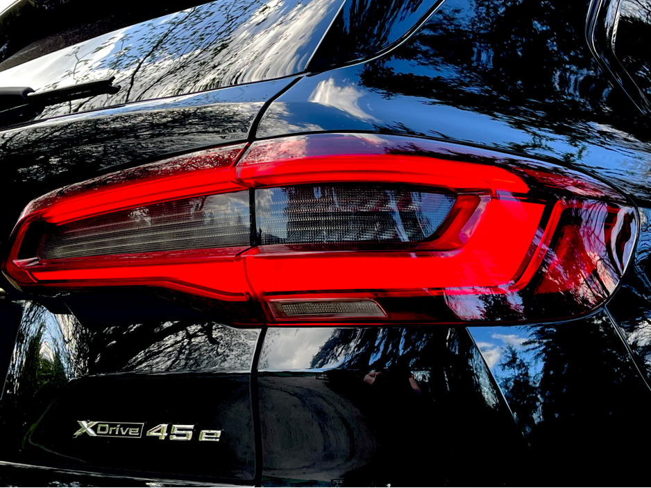 2019 BMW X5 - image 25