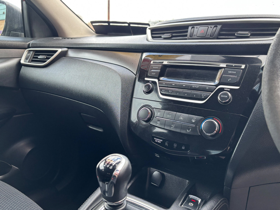 2015 Nissan Qashqai - image 6