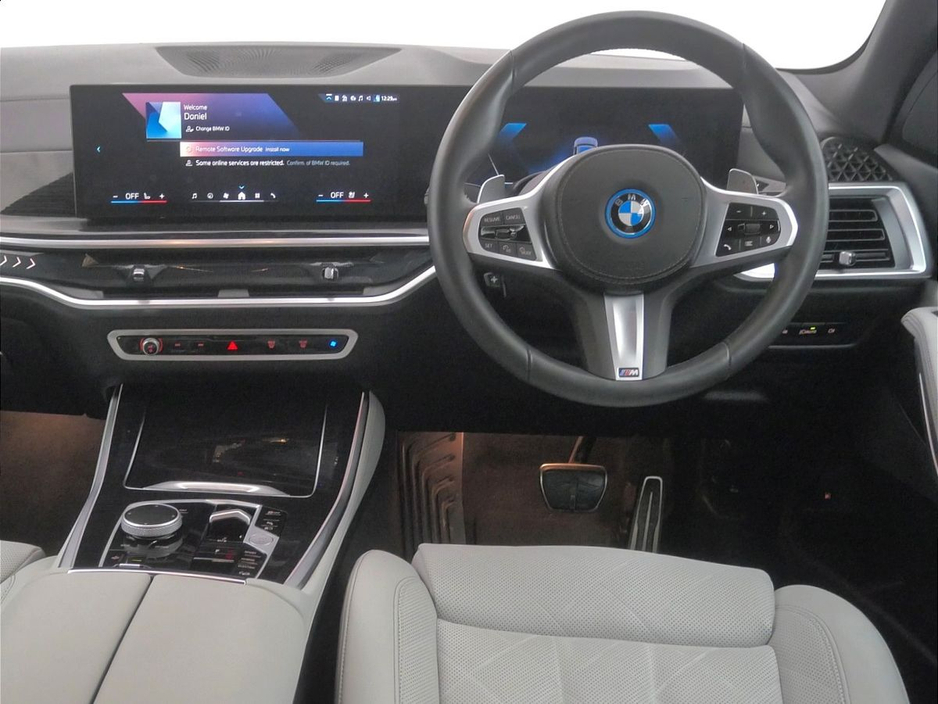 2025 BMW X5 - image 5