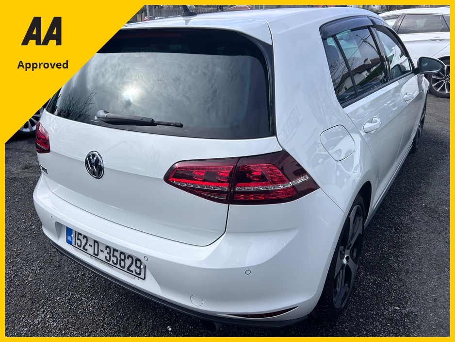 2015 Volkswagen Golf - image 20