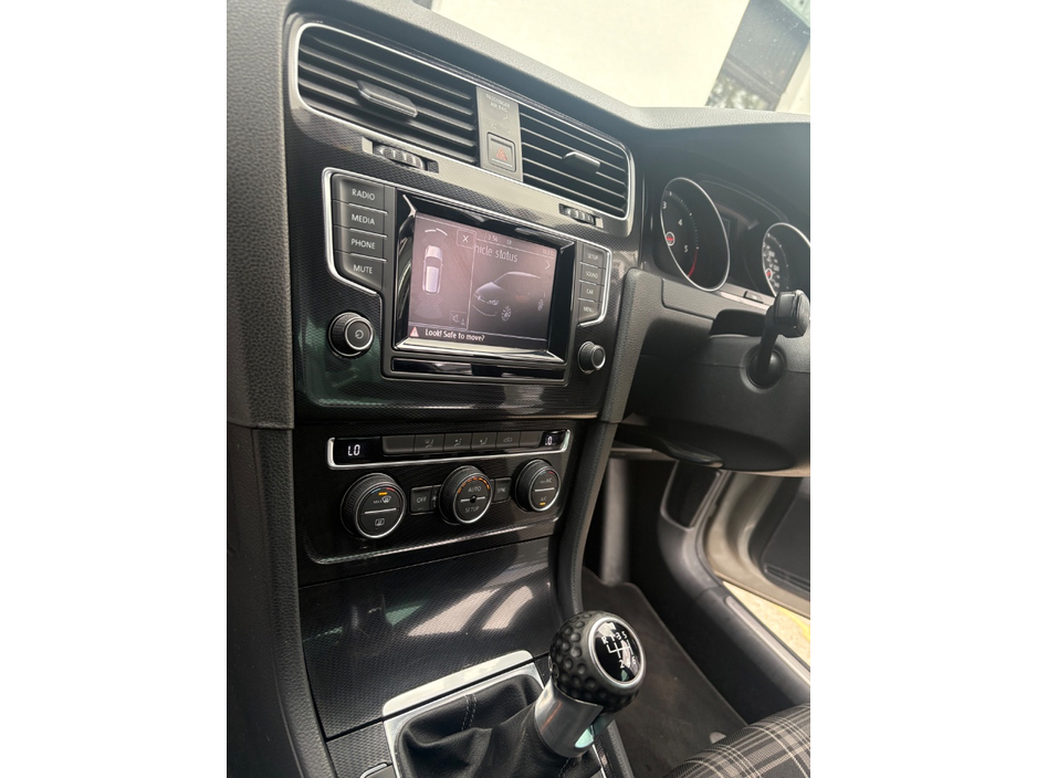 2014 Volkswagen Golf - image 22