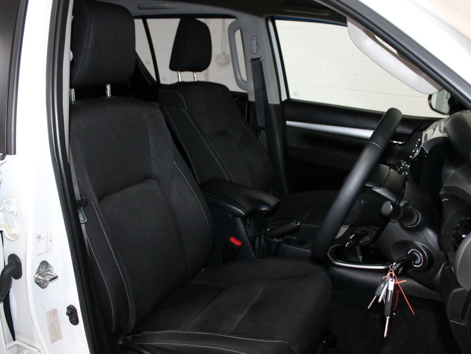 2024 Toyota Hilux 2.8 SR5 Double CAB 4DR €48,999