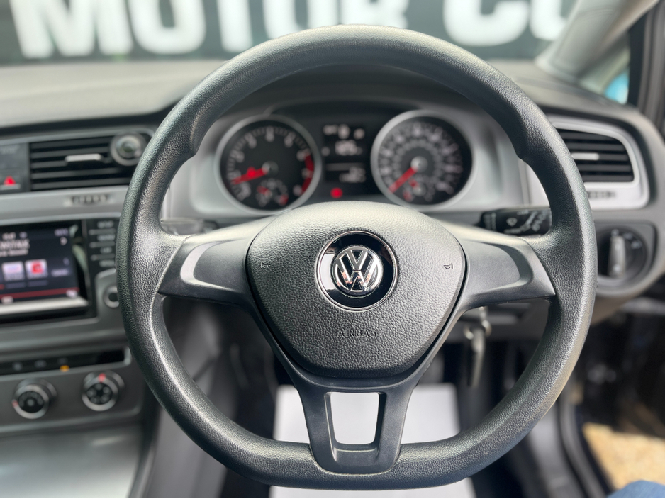 2014 Volkswagen Golf - image 9