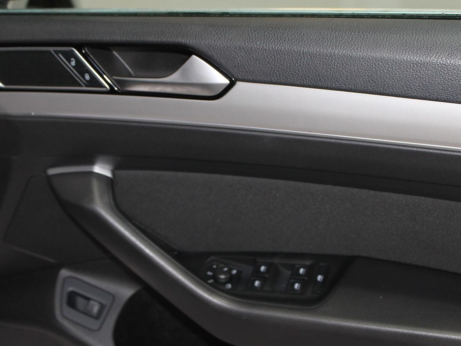 2019 Volkswagen Passat - image 26