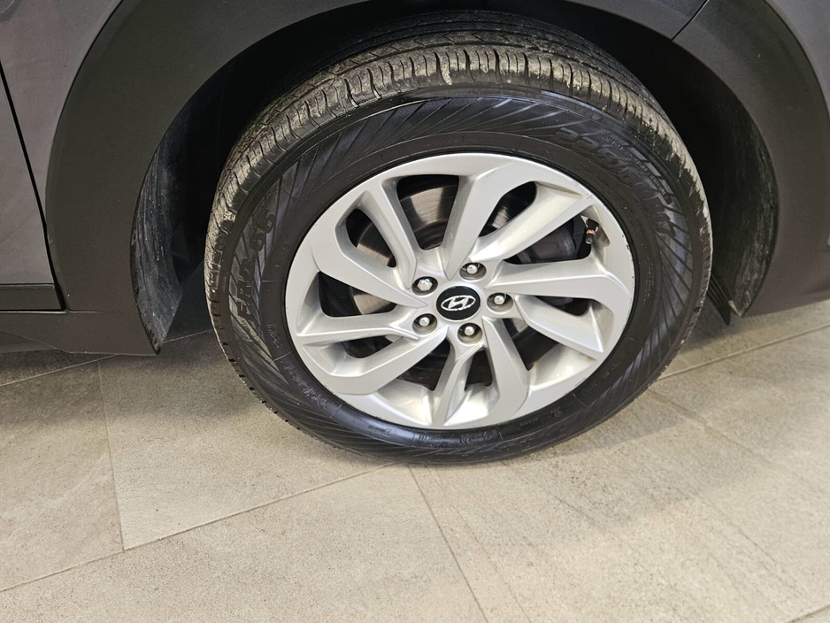 2017 Hyundai Tucson - image 5