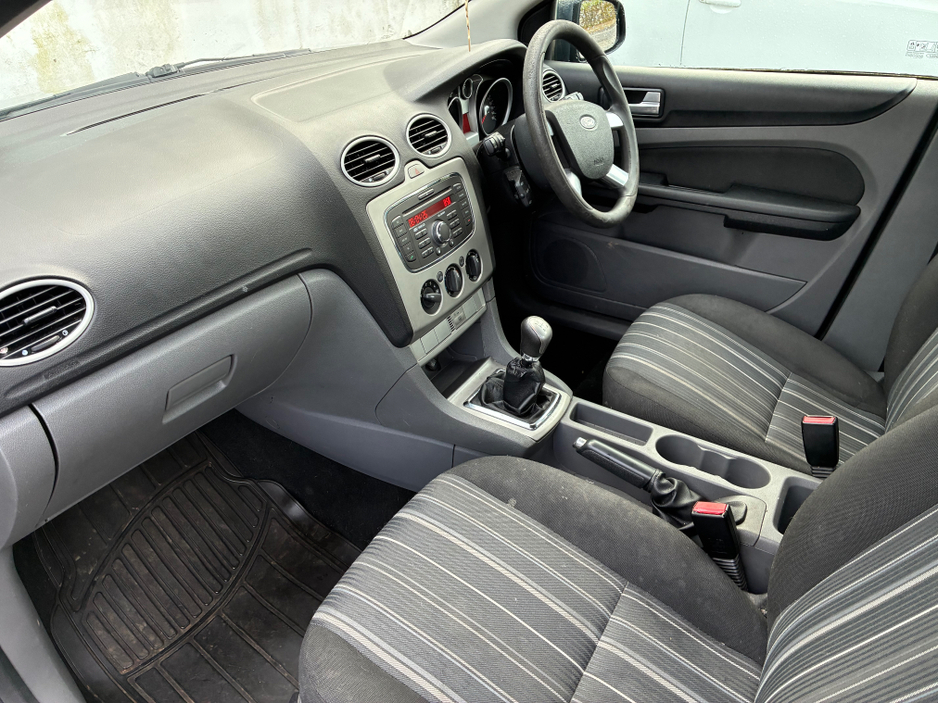 2011 Ford Focus - image 15