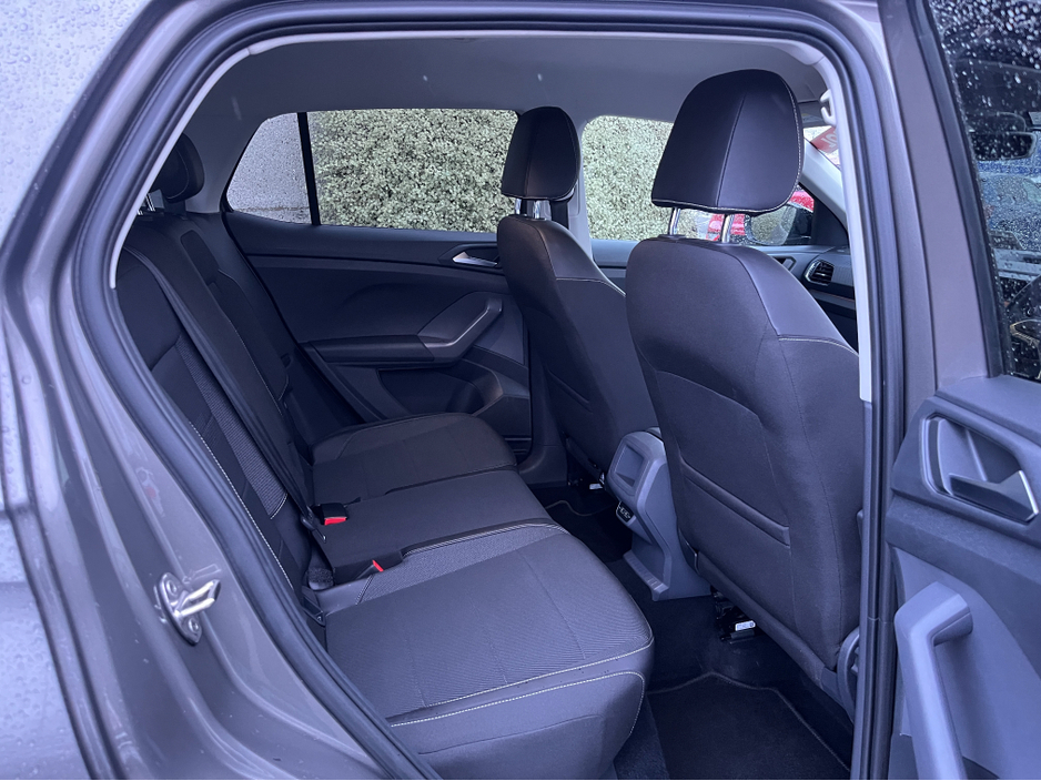 2020 Volkswagen T-Cross R-LINE 1.0 TSI PETROL MANUAL //SAT NAV//ADAPTIVE CRUISE CONTROL//REVERSE CAMERA// €18,950