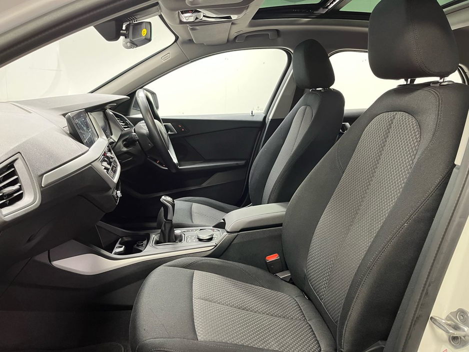 2023 BMW 1 Series 118i SE - Parking Sensors - Panoramic Sunroof - Climate Control - Cruise Control - Apple CarPlay/Android Auto €29,750