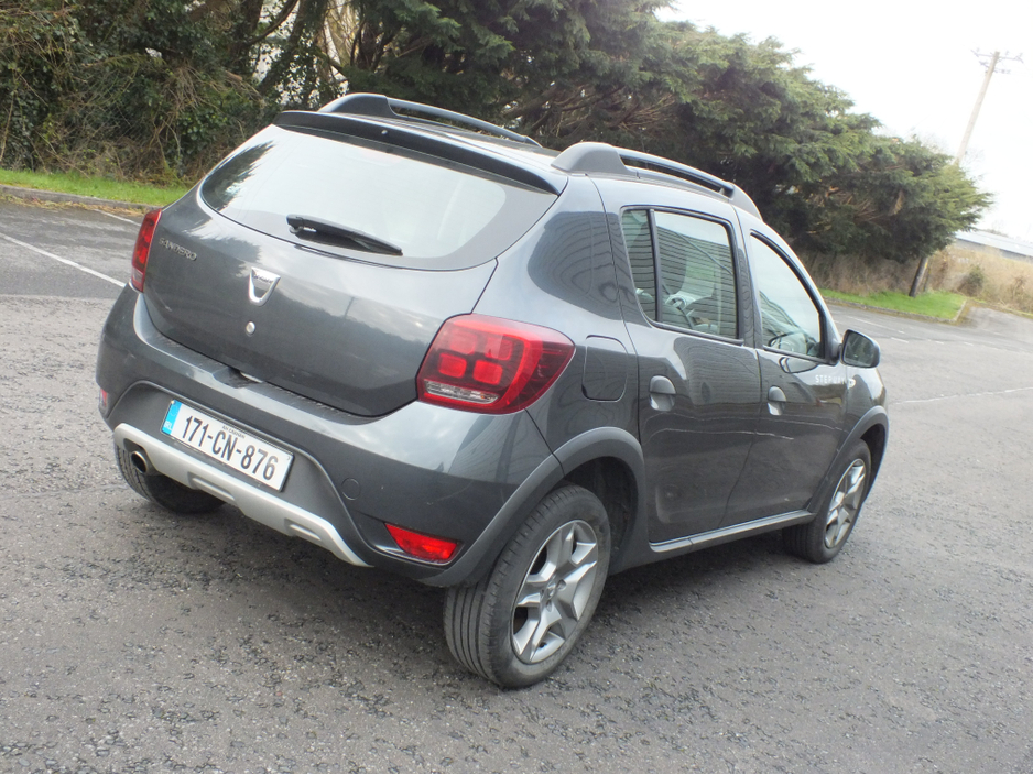 2017 Dacia Sandero - image 4
