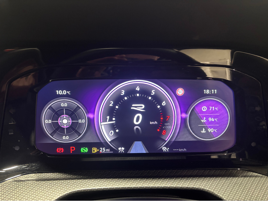 2021 Volkswagen Golf - image 21