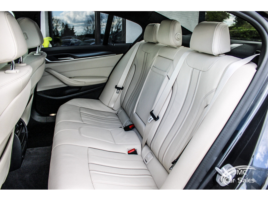 2021 BMW 5 Series - image 32