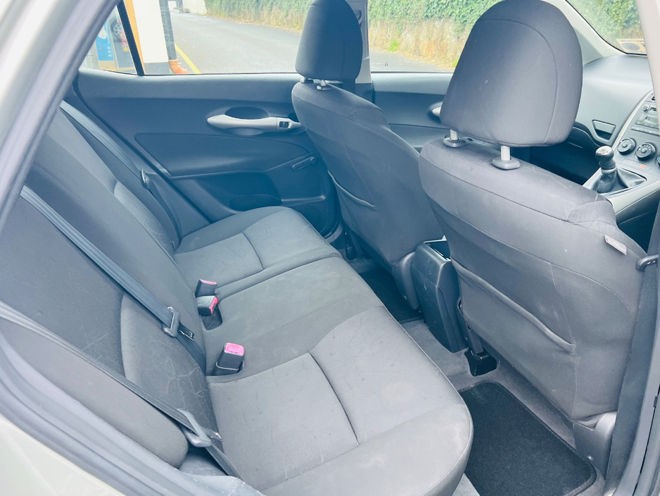 2009 Toyota Auris - image 14