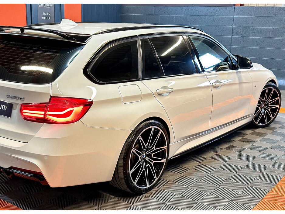 2016 BMW 3 Series - image 19