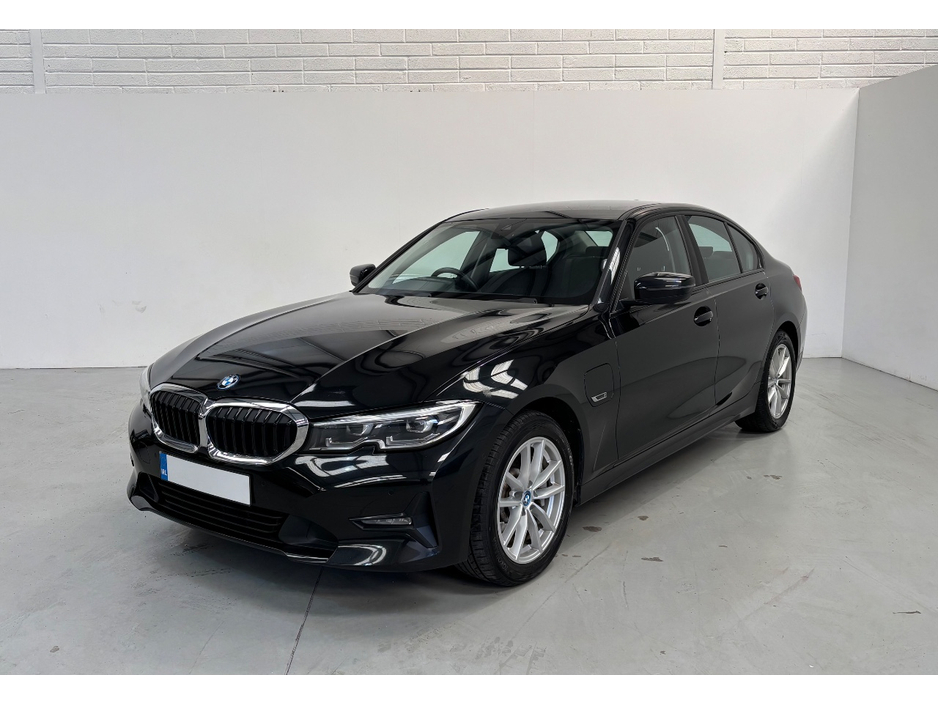 2021 BMW 3 Series - image 6