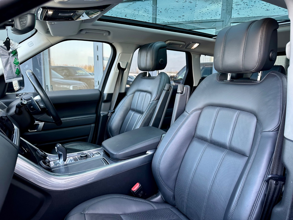 2019 Land Rover Range Rover Sport - image 5