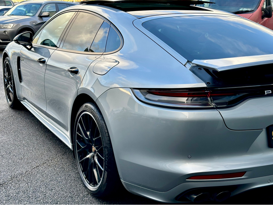 2022 Porsche Panamera 2+2 E-HY E-HYBRID CARBON TRIM €84,950