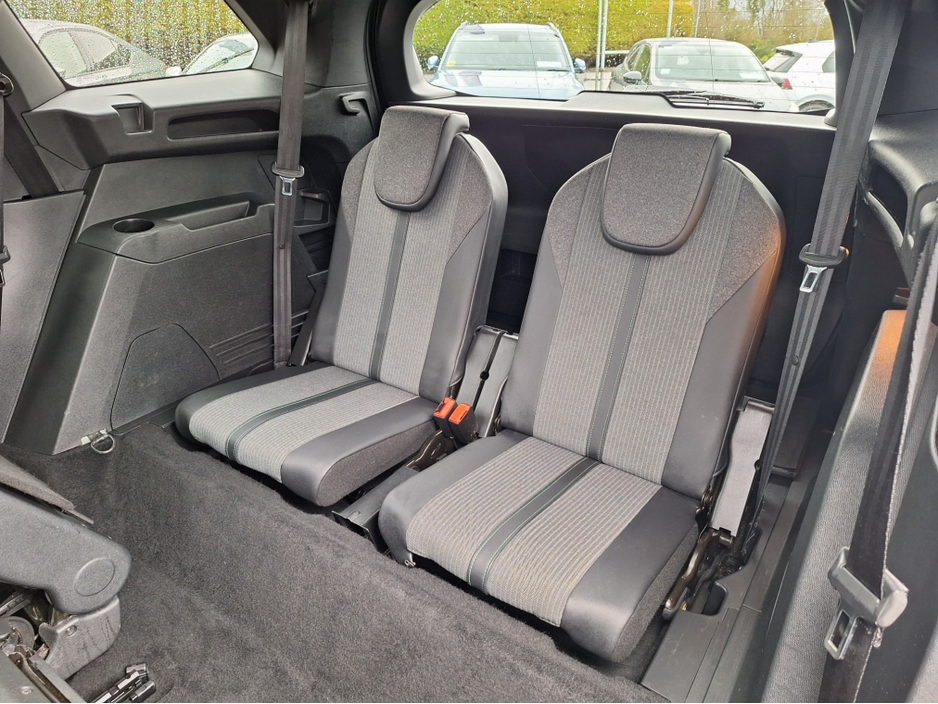 2023 Peugeot 5008 - image 11