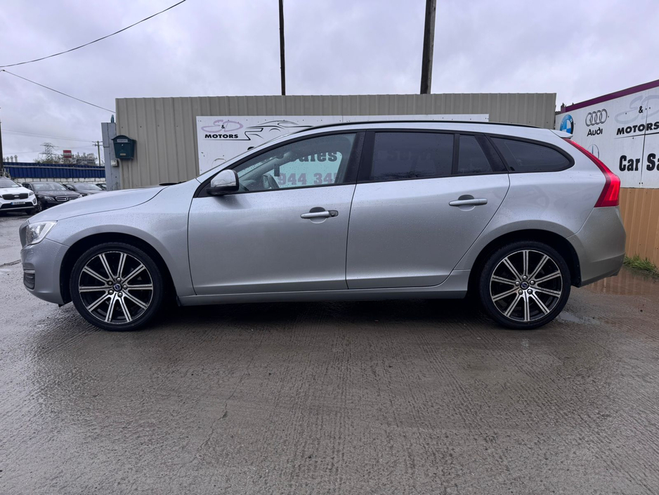 2017 Volvo V60 - image 2