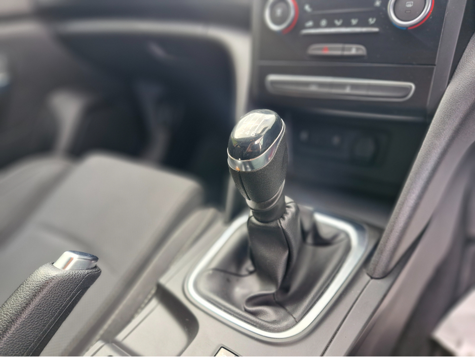 2019 Renault Megane - image 18