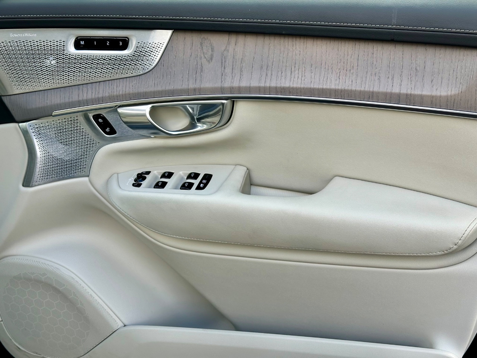 2025 Volvo XC90 - image 18