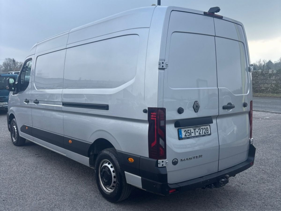 2025 Renault Master - image 5