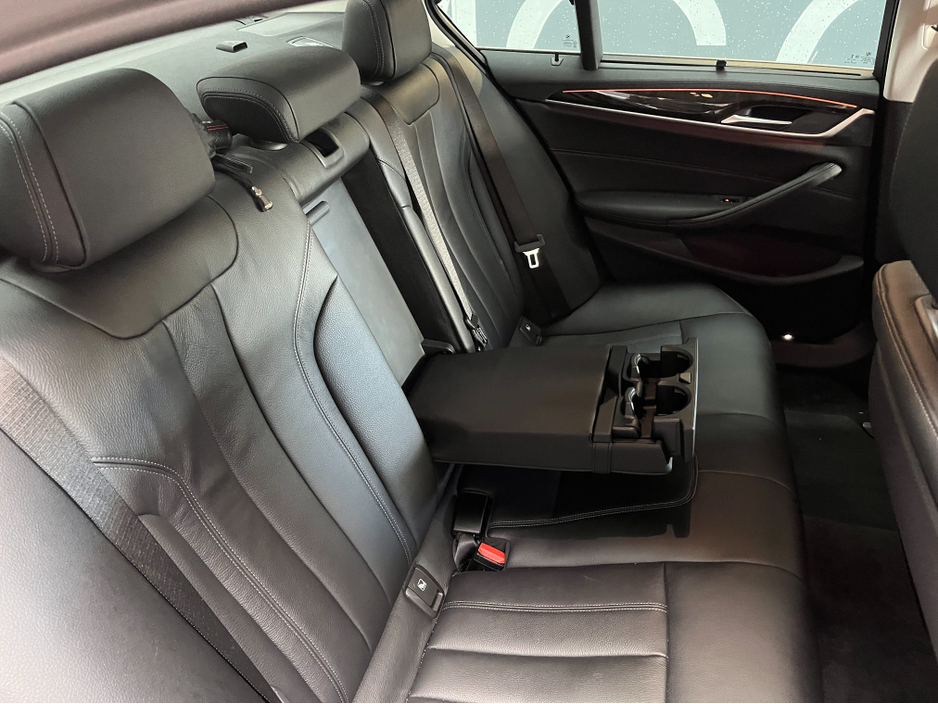 2018 BMW 5 Series - image 16