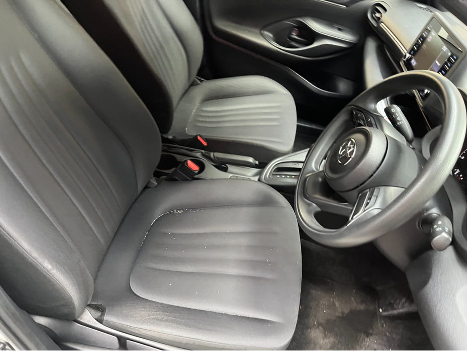 2020 Toyota Yaris - image 9